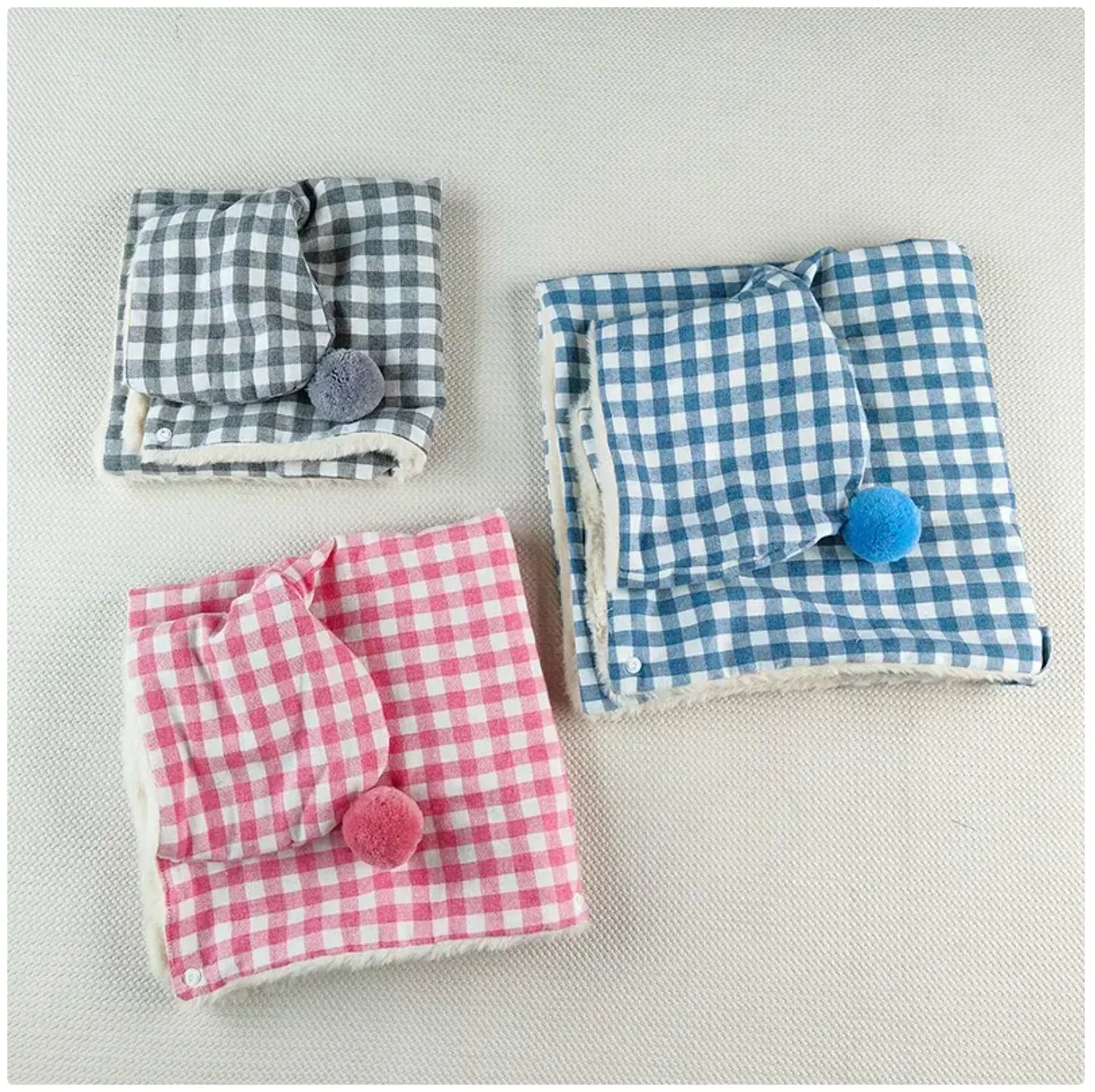 Checkered Pet Cloak Sleeping Bag - Warm & Stylish Cape for Dogs